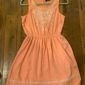 Adorable peach dress, size S.